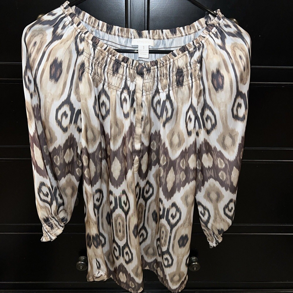 Chico's Size 1 (M) Brown Tan Ikat Design Blouse Peasant Silky Elastic 3/4 Sleeve